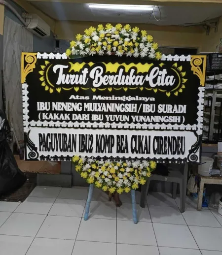 Papan Bunga Duka Stadion Madiun