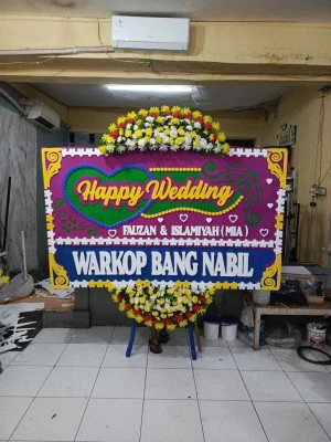 Papan Bunga di Stadion Madiun