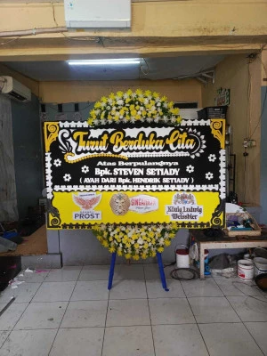 Papan Bunga di Stadion Madiun