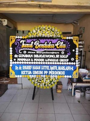 Papan Bunga di Stadion Madiun